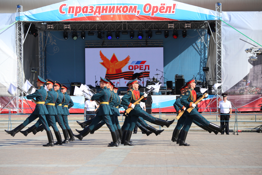 Солнце караул орел 2024. С праздником Орел. Показательные выступления почетного караула. Организация праздников в Орле.