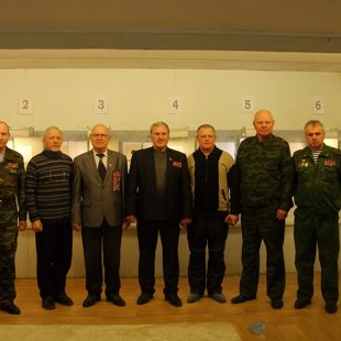 Ветераны-участники соревнования по пулевой стрельбе, посвященного Дню защитника Отечества