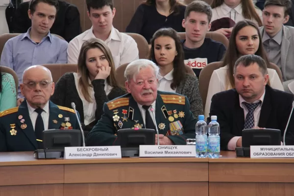 Участник Великой Отечественной войны полковник в отставке Онишук Василий Михайлович